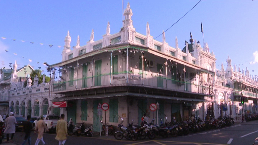 [VIDÉO] Eid Ul Fitr : ferveur et joie à la mosquée Jummah