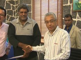 Salim Mutty rencontrant le Premier Ministre