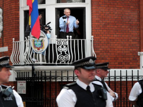 assange british police