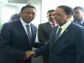 Après une visite de 4 jours A Maurice le président malgache et son épouse ont regagné leur pays dimanche Après une visite de 4 jours A Maurice le président malgache et son épouse ont regagné leur pays dimanche