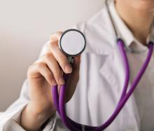 Médecins dans le publique